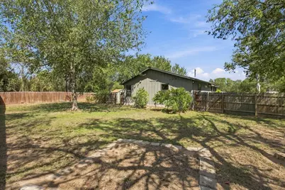 706 Jones Street, Smithville, TX 78957 - Photo 33