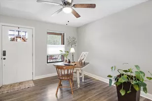 706 Jones St, Smithville, TX 78957 - Photo 7