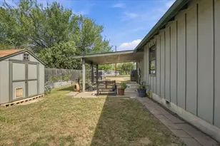 706 Jones St, Smithville, TX 78957 - Photo 35