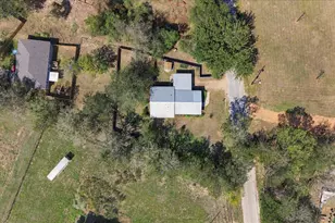 706 Jones St, Smithville, TX 78957 - Photo 39