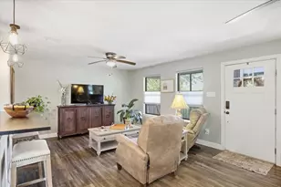 706 Jones St, Smithville, TX 78957 - Photo 9