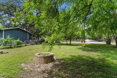 900 Tank Street, Lockhart, TX 78644 - Photo 13