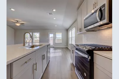 100 Greenspire Lane, Hutto, TX 78634 - Photo 9