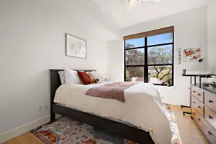 907 Duncan Ln, Austin, TX 78705 - Photo 17