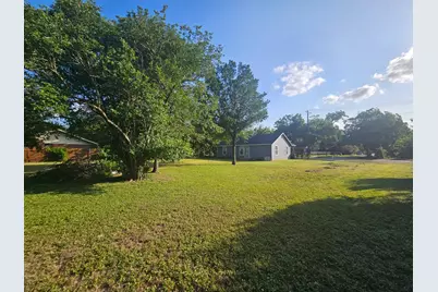 606 Trinity Street, Lockhart, TX 78644 - Photo 23