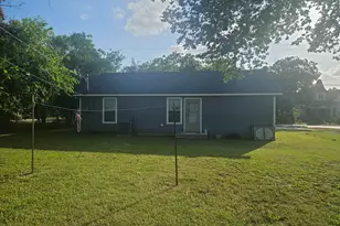 606 Trinity St, Lockhart, TX 78644 - Photo 21