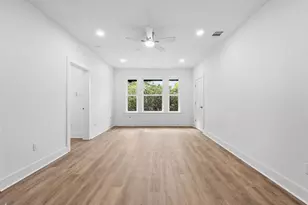 910 W 22nd 1/2 St, Austin, TX 78705 - Photo 17