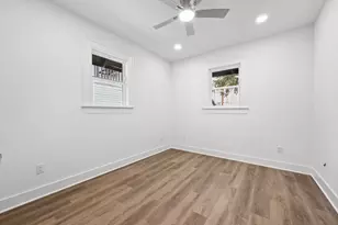 910 W 22nd 1/2 St, Austin, TX 78705 - Photo 23