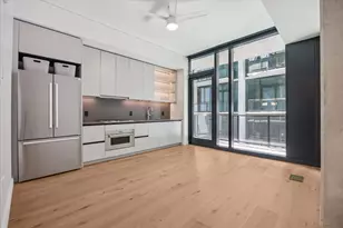 610 Davis St, Austin, TX 78701 - Photo 1