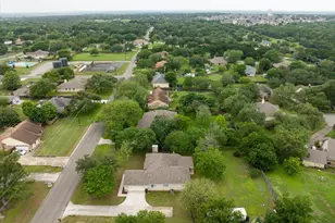 202 Meadow Woods Dr, Kyle, TX 78640 - Photo 5