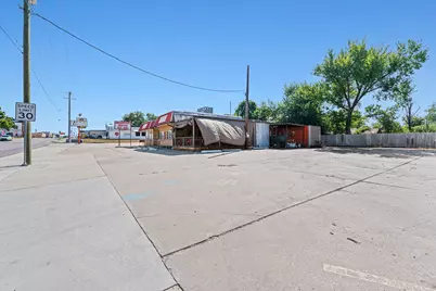 313 W Cameron Avenue, Rockdale, TX 76567 - Photo 11