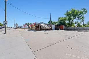 313 W Cameron Ave, Rockdale, TX 76567 - Photo 11