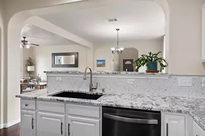 407 W Metcalfe Street, Hutto, TX 78634 - Photo 9