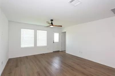 548 Rancho Del Cielo Loop, Jarrell, TX 76537 - Photo 13