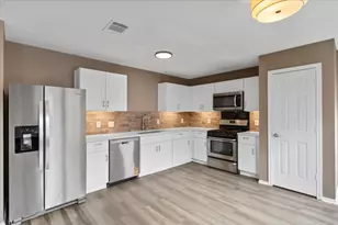 5621 Abby Ann Ln, Austin, TX 78747 - Photo 9