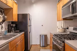 2401 E 6th St, Austin, TX 78702 - Photo 3