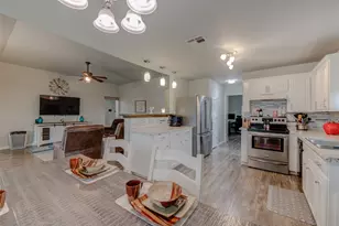 700 Indian Blanket St, Lockhart, TX 78644 - Photo 9