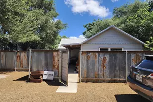 2006 E 13th St, Austin, TX 78702 - Photo 7