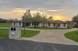 16 Brenda Ln, Round Rock, TX 78665 - Photo 1
