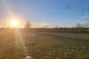 192 Lazy River Ln, Elgin, TX 78621 - Photo 3