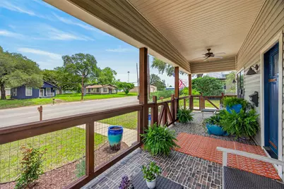 217 N Walnut Avenue N, Luling, TX 78648 - Photo 1
