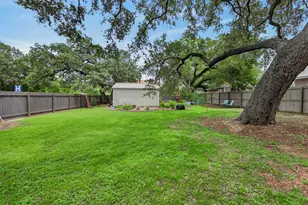 217 N Walnut Ave N, Luling, TX 78648 - Photo 33