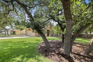 300 Errol Dr, Briarcliff, TX 78669 - Photo 5