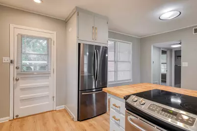 707 N Main Street, Elgin, TX 78621 - Photo 11