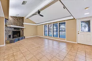111 Post Oak Dr, Elgin, TX 78621 - Photo 5