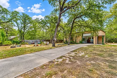 111 Post Oak Drive, Elgin, TX 78621 - Photo 33