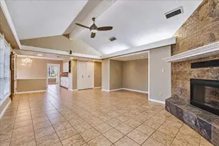 111 Post Oak Dr, Elgin, TX 78621 - Photo 7