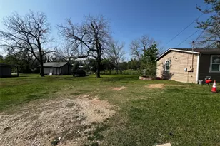 506 W 2nd St, Elgin, TX 78621 - Photo 1