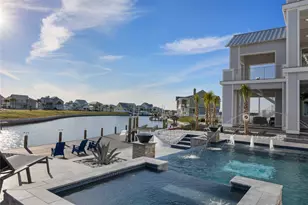 305 Estes Dr, Rockport, TX 78382 - Photo 1