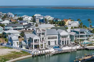 305 Estes Dr, Rockport, TX 78382 - Photo 3