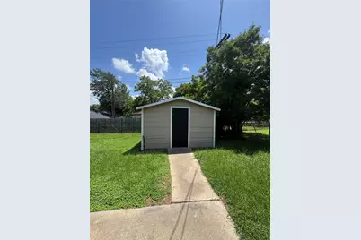 2004 Brazos Avenue, Rockdale, TX 76567 - Photo 11