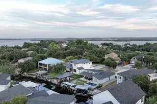 303 Robinhood Ln, Granite Shoals, TX 78654 - Photo 35