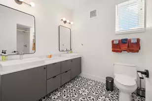 2709 E 5th St, Austin, TX 78702 - Photo 13