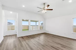 13601 Hamilton Hart Dr, Elgin, TX 78621 - Photo 7