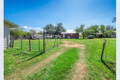 906 E Brown Street, Llano, TX 78643 - Photo 23