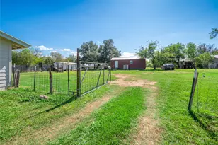 906 E Brown St, Llano, TX 78643 - Photo 23