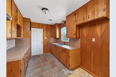 906 E Brown Street, Llano, TX 78643 - Photo 11