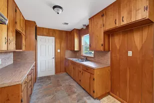 906 E Brown St, Llano, TX 78643 - Photo 11