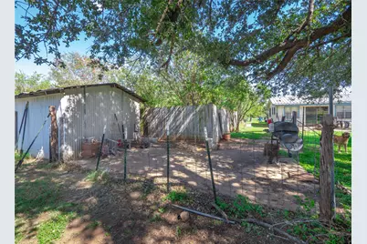 906 E Brown Street, Llano, TX 78643 - Photo 25