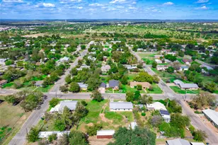 906 E Brown St, Llano, TX 78643 - Photo 33