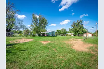 906 E Brown Street, Llano, TX 78643 - Photo 21
