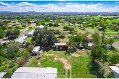 906 E Brown Street, Llano, TX 78643 - Photo 29