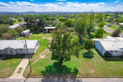 906 E Brown Street, Llano, TX 78643 - Photo 3