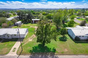 906 E Brown St, Llano, TX 78643 - Photo 3
