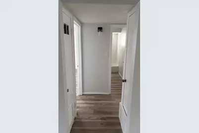 606 W 4th Street, Taylor, TX 76574 - Photo 5