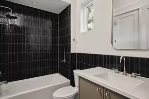 704 E 46th St, Austin, TX 78751 - Photo 29